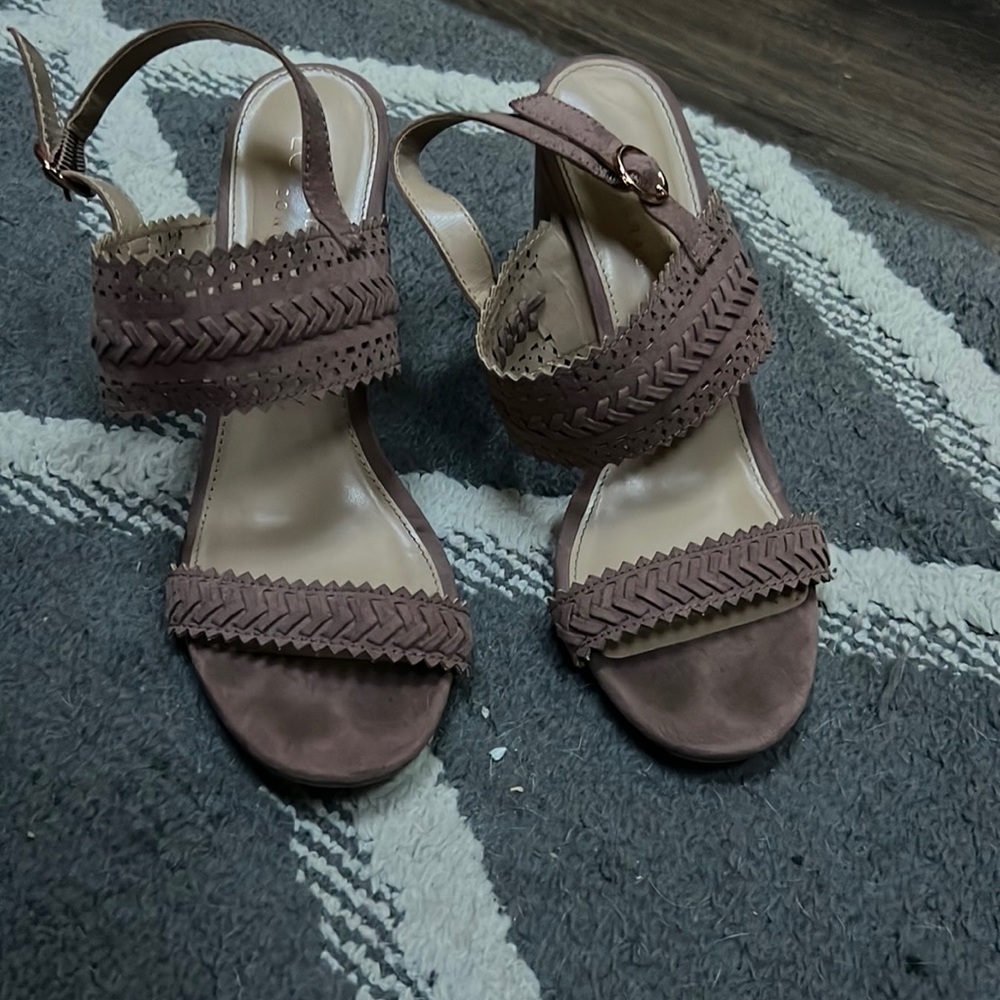Tan pinkish heals